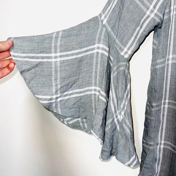 LC Lauren Conrad Gray & White Plaid Print Bell Split Back Top Xsmall Women’s - Picture 4 of 14